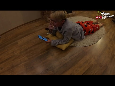 ❤️ Galna blondinen suger en enorm kuk och studsar på den - Analsex ❤️❌ Pornvideo at us ❌❤