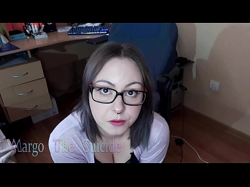 ❤️ Sexig tjej med glasögon suger Dildo djupt på kamera ❤️❌ Pornvideo at us ❌❤